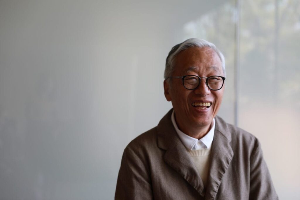 retrato do fotógrafo e arquiteto japonês Hiroshi Sugimoto