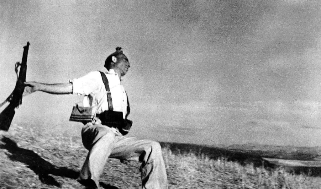 foto do soldado caindo de Robert Capa